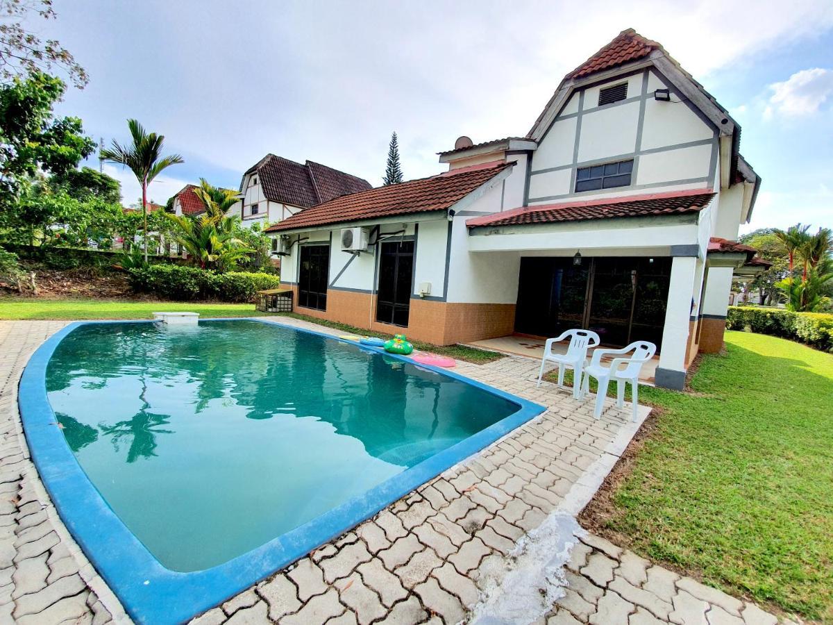 Melaka Afamosa Villa With Private Pool For 10 Pax Alor Gajah Kültér fotó
