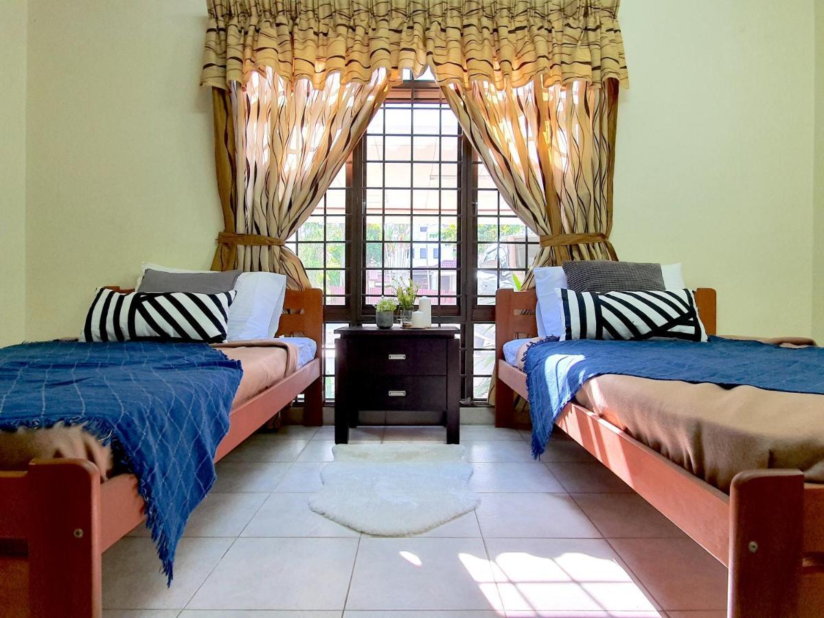 Melaka Afamosa Villa With Private Pool For 10 Pax Alor Gajah Kültér fotó