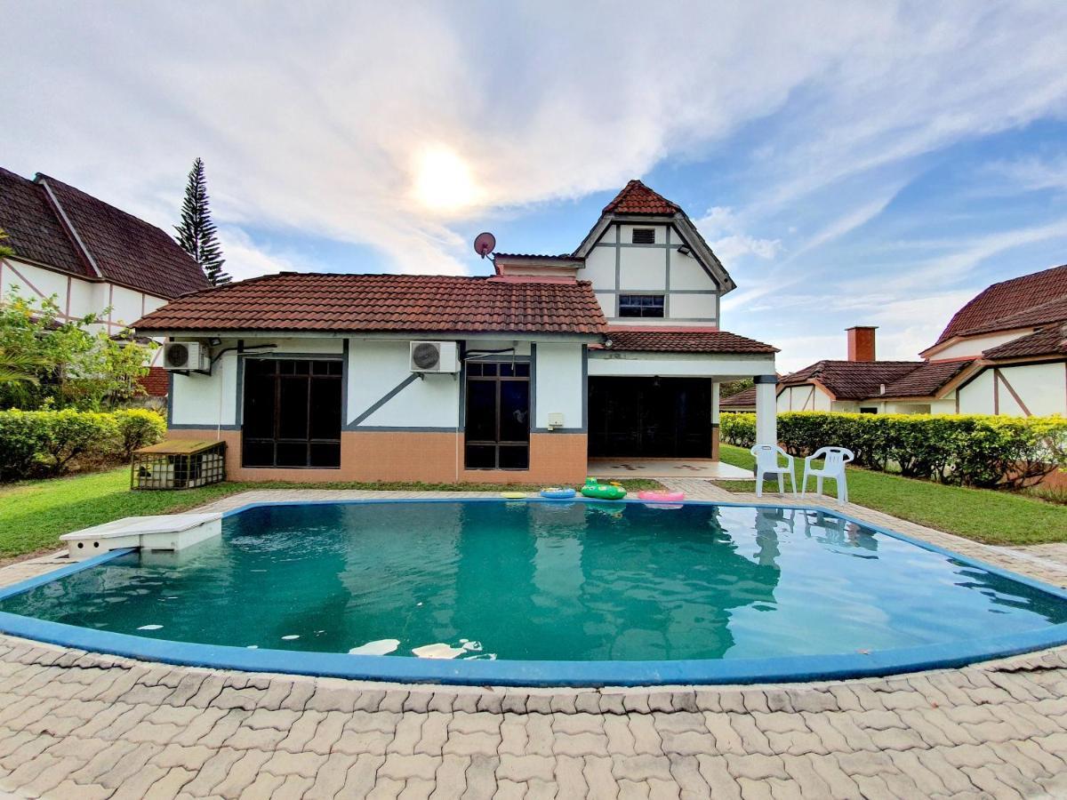 Melaka Afamosa Villa With Private Pool For 10 Pax Alor Gajah Kültér fotó