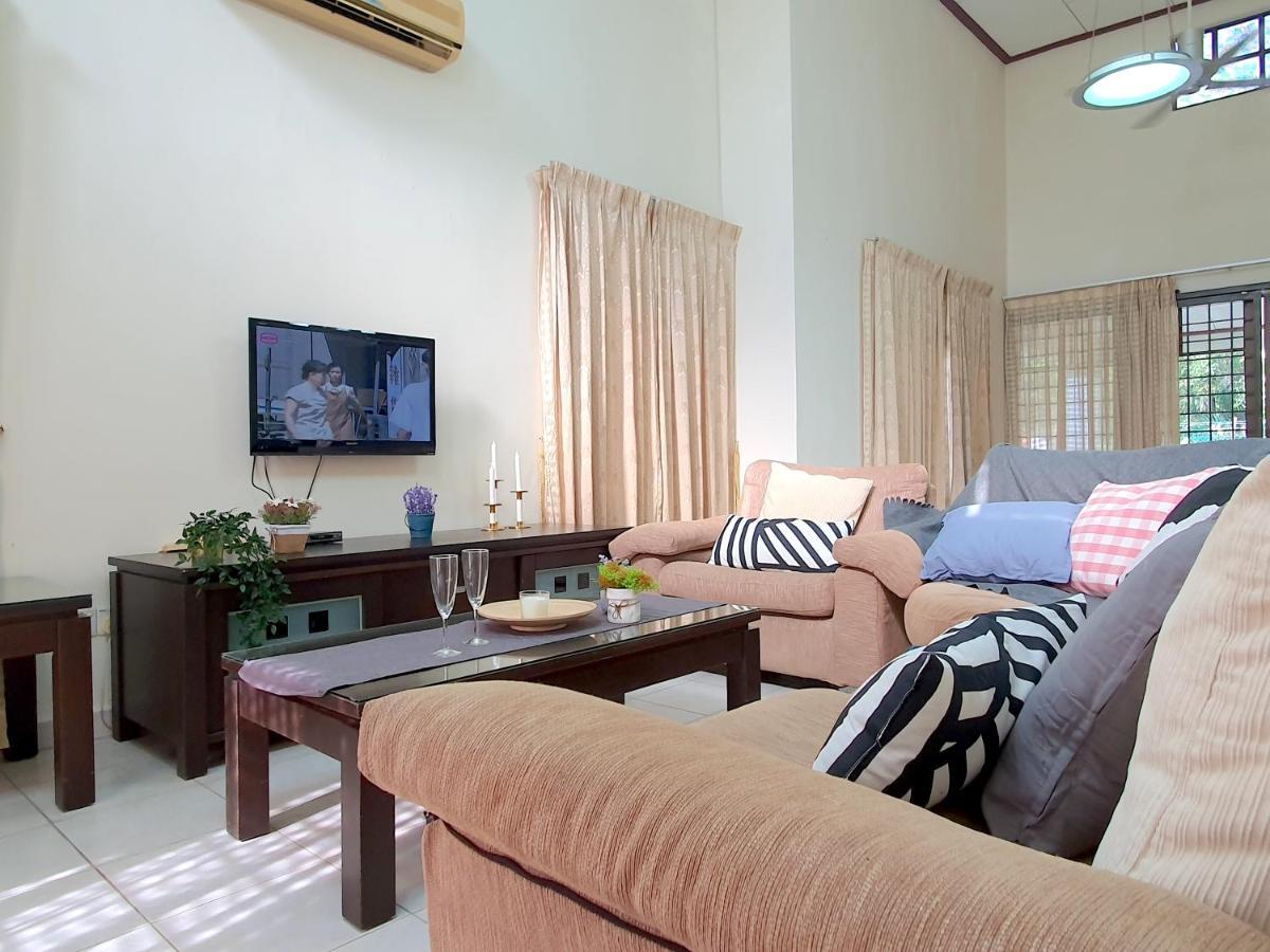 Melaka Afamosa Villa With Private Pool For 10 Pax Alor Gajah Kültér fotó