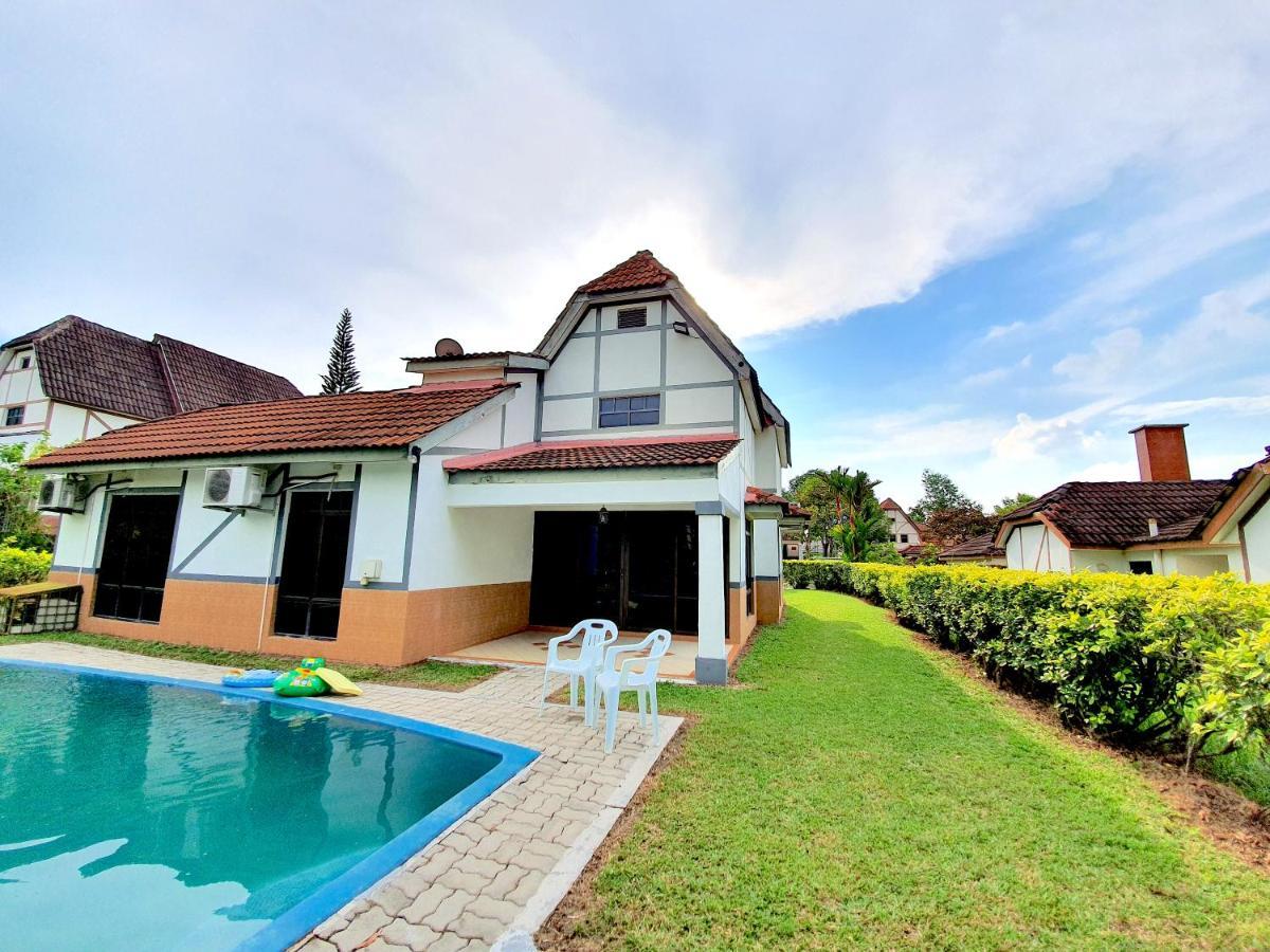 Melaka Afamosa Villa With Private Pool For 10 Pax Alor Gajah Kültér fotó
