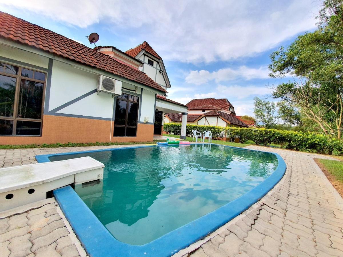 Melaka Afamosa Villa With Private Pool For 10 Pax Alor Gajah Kültér fotó